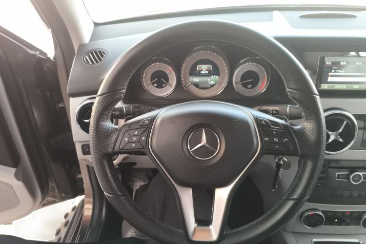 Used Mercedes-Benz GLK-Class 2013 GLK 300 4MATIC Dynamic Sunroof Model