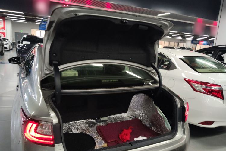 Used Lexus ES 2015 300h Comfort Edition
