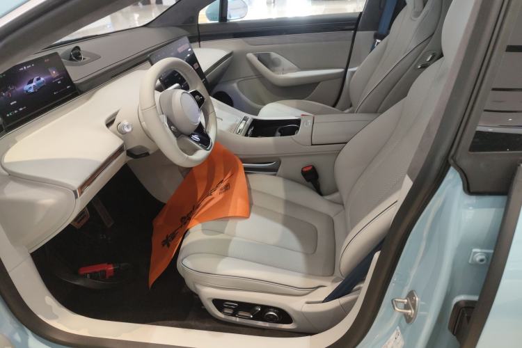 Used Hima Luxeed S7 2025 705 km Max
