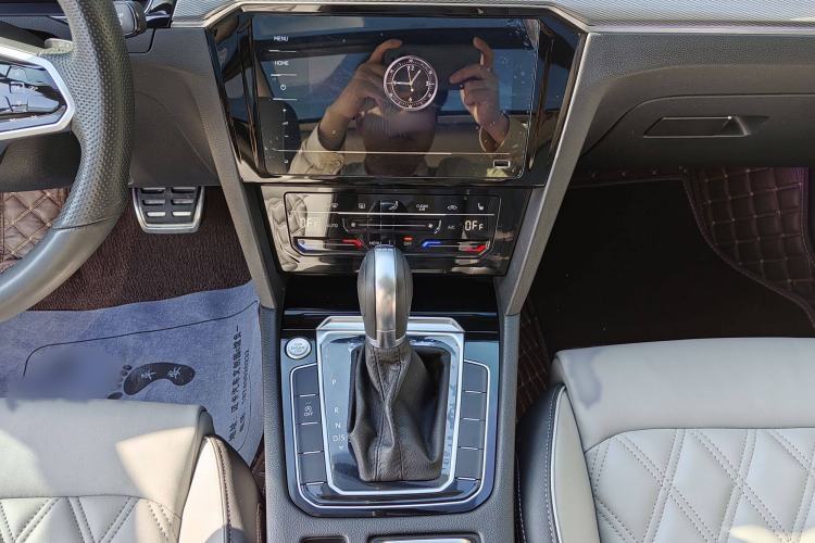 Used Volkswagen Magotan 2023 2 Million Units Limited Edition 330TSI DSG Leading Version
