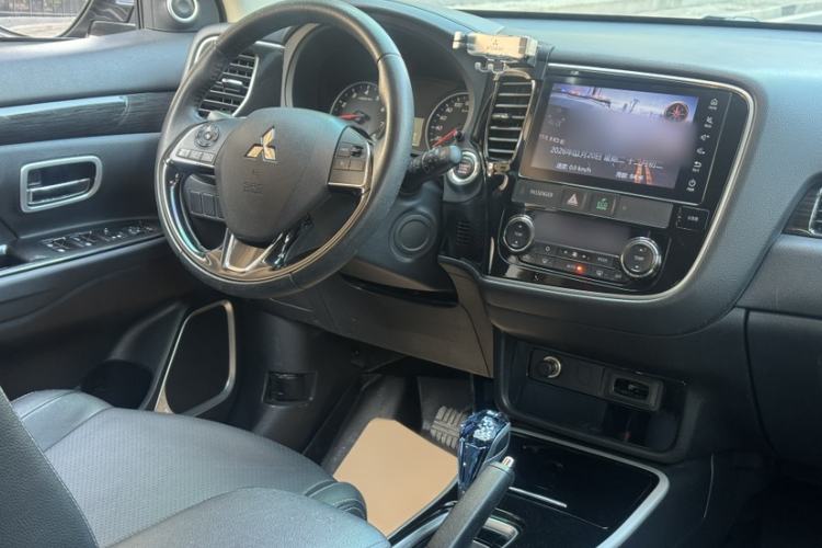 Used Mitsubishi Outlander 2018 2.0L Two-Wheel Drive Glory Edition 5 Seats
