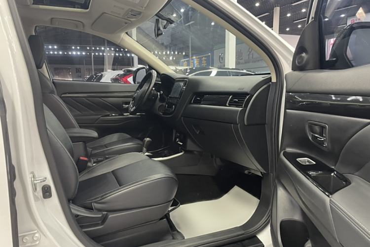 Used Mitsubishi Outlander 2020 2.0L Two-Wheel Drive Enjoyment Version 5 Seats