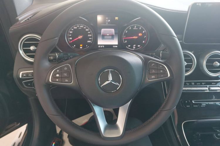 Used Mercedes-Benz GLC 2018 Facelift GLC 260 4MATIC Luxury Edition
