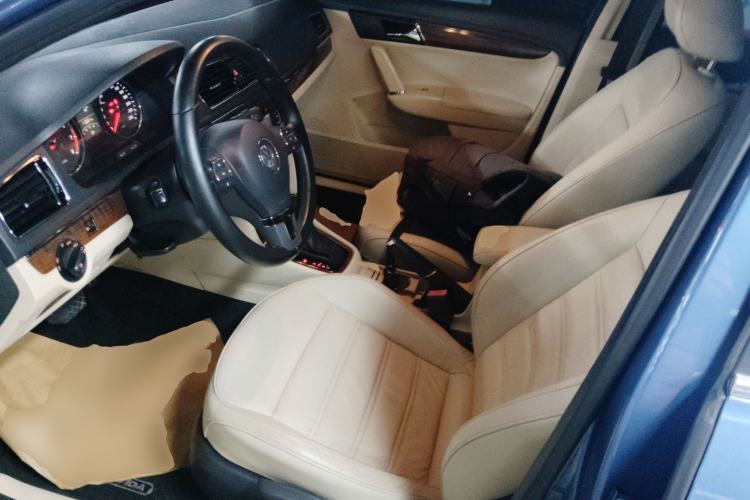 Used Volkswagen Lavida 2013 Revised Version 1.6L Automatic Luxury Edition