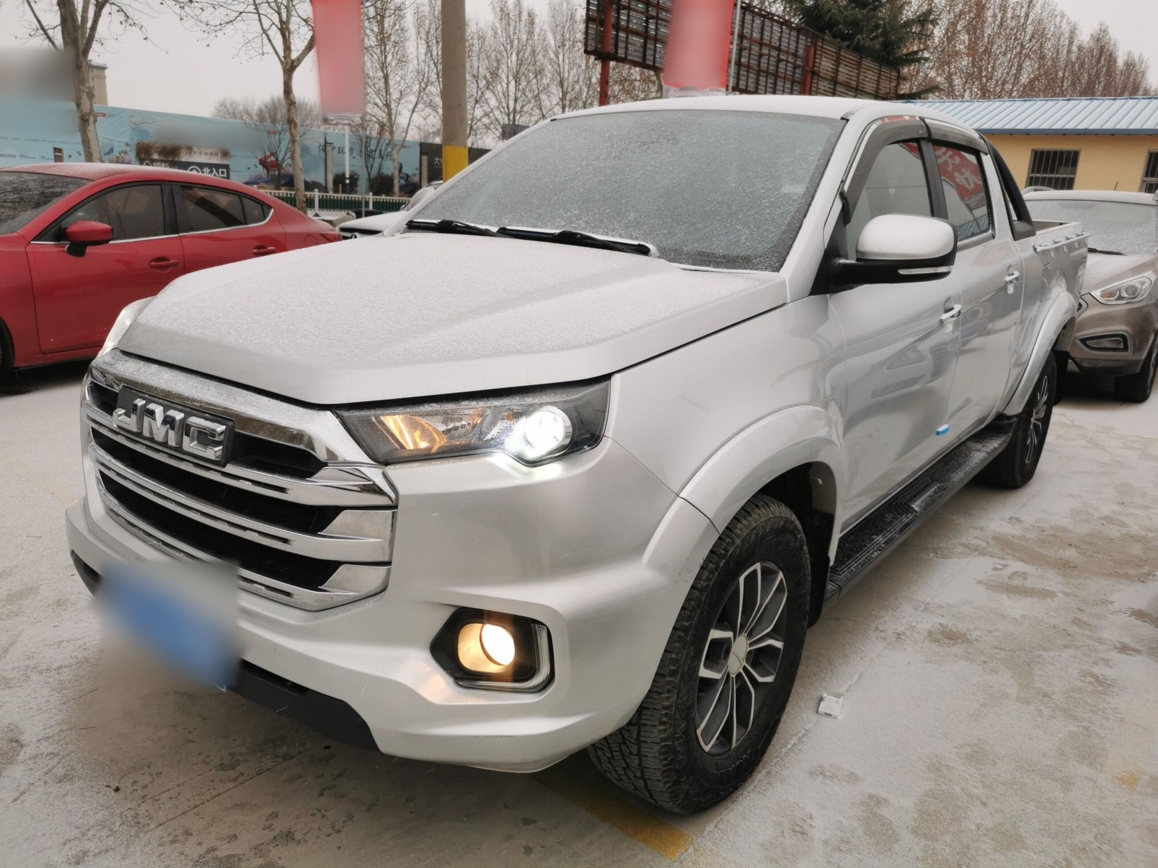 Под передней частью автомобиля