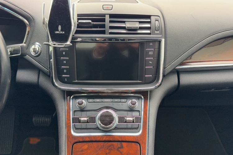 Used Lincoln Continental 2017 2.0T Two-Wheel-Drive Luxury Edition
