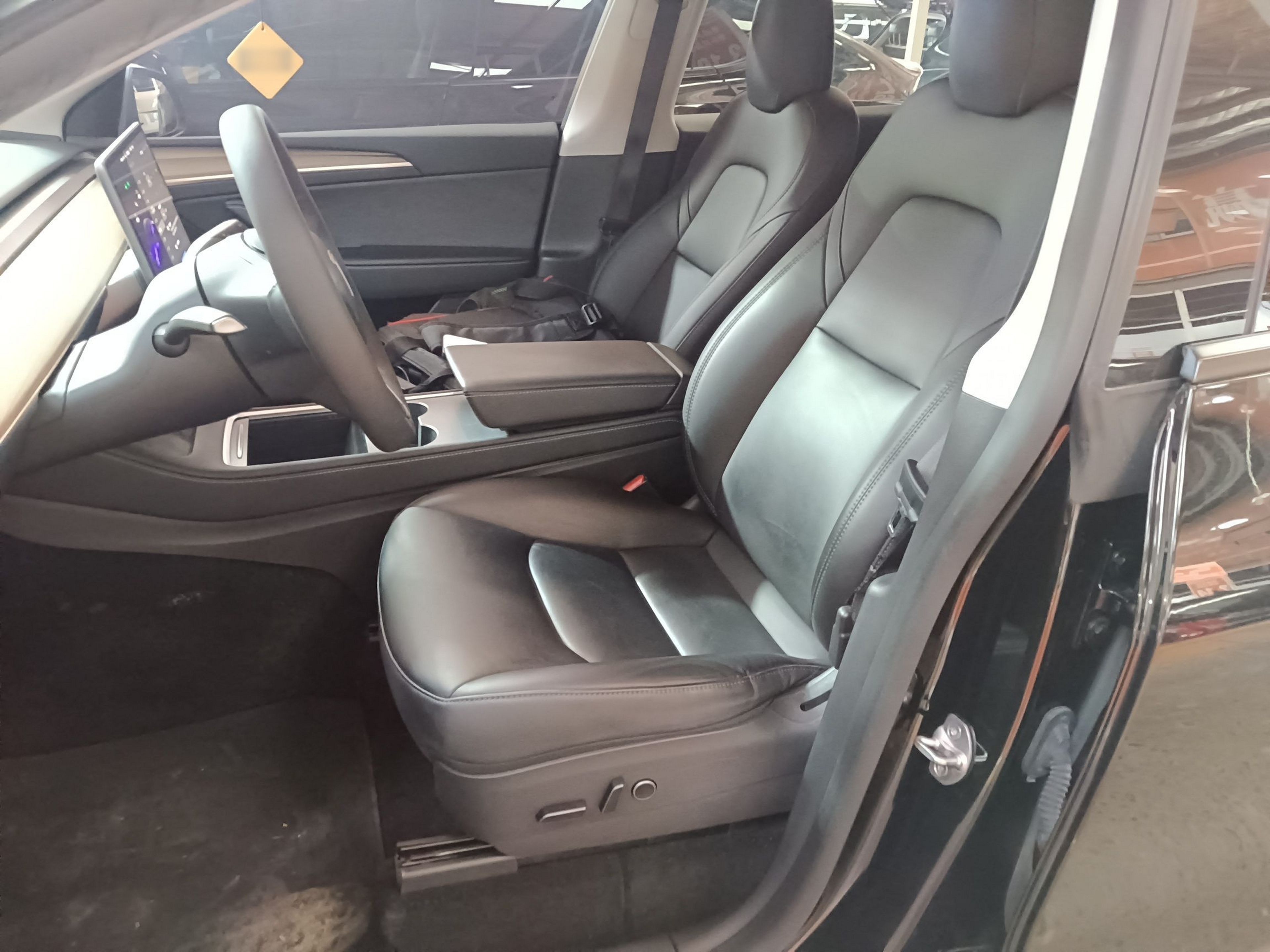 Переднее сиденье в автомобиле