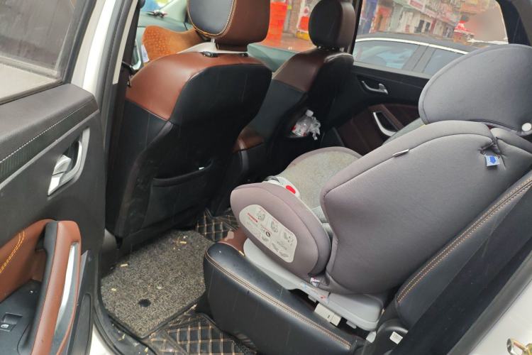 Used JMC Yusheng S350 2016 2.0T Automatic Two-Wheel Drive Gasoline Luxury Version with Sunroof 5 Seats
