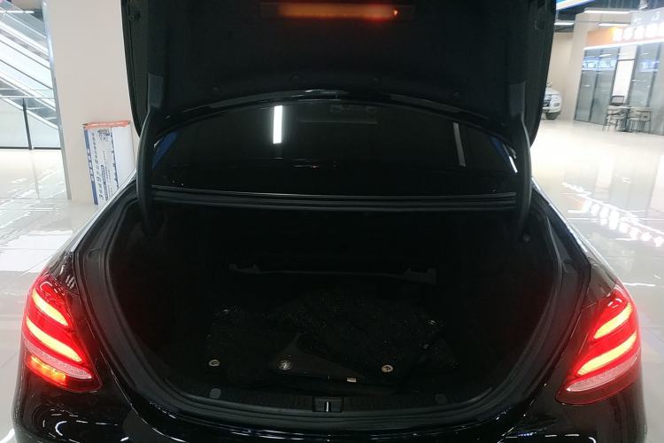 Used Mercedes-Benz E-Class 2018 Facelift E 300 L Luxury Edition