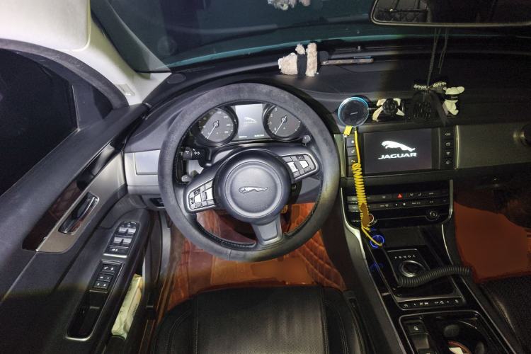 Used Jaguar XF 2016 XF 2.0T Two-Wheel-Drive Luxury Edition
