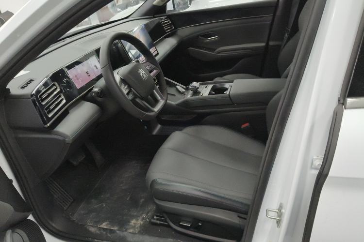 Used BYD Qin L 2025 DM-i Smart Drive 120KM Leading Model