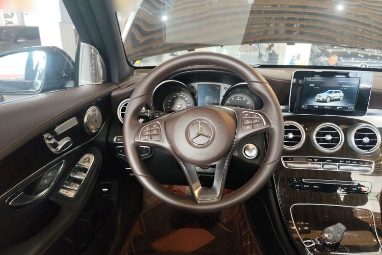 Used Mercedes-Benz GLC 2019 GLC 260 4MATIC Luxury Model