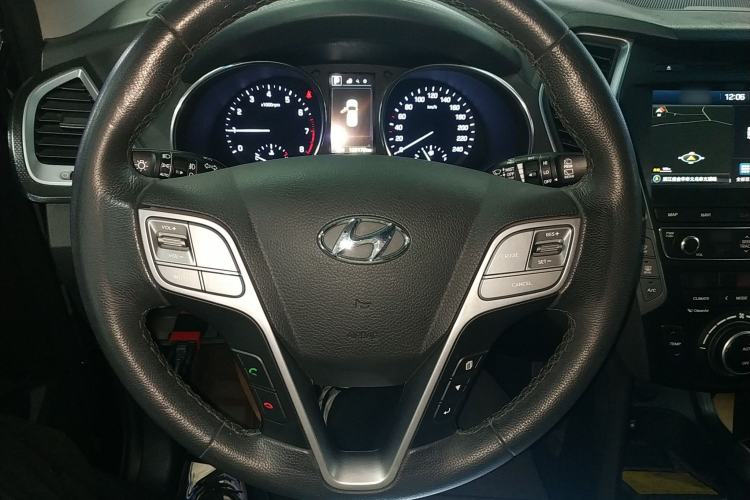 Used Hyundai Santa Fe 2017 2.0T Automatic Two-Wheel Drive Smart Version 7 Seats