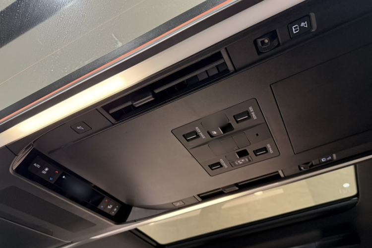 Used Toyota Vellfire 2024 Crown Dual-Engine 2.5L Ultimate Edition
