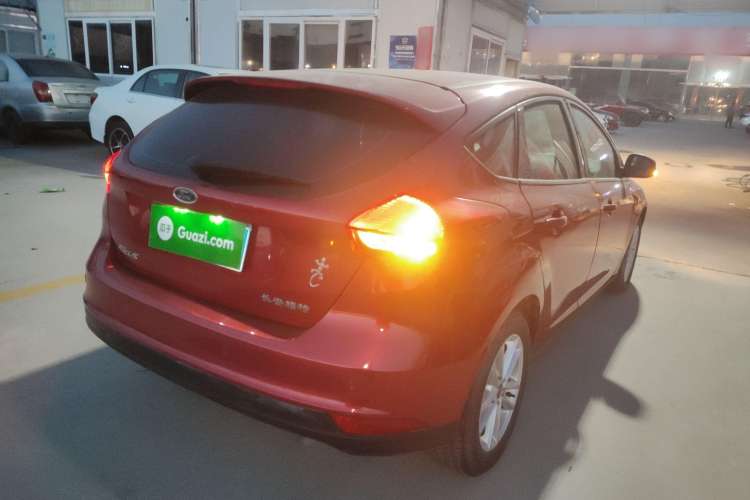 Used Ford Focus 2015 Hatchback 1.6L Automatic Fashion Edition
