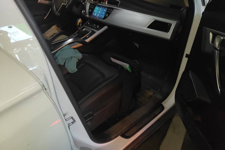 Used Geely Auto Emgrand X7 Sport 2016 2.0L Manual ZhiShang Version
