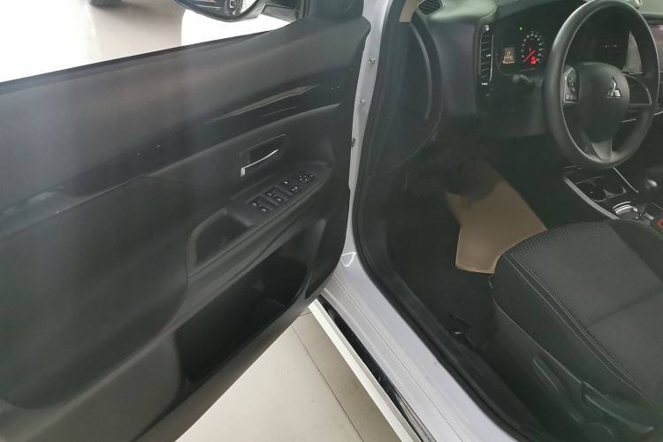 Used Mitsubishi Outlander 2021 Revised Version 2.0L Two-Wheel Drive Comfort Edition 5 Seats