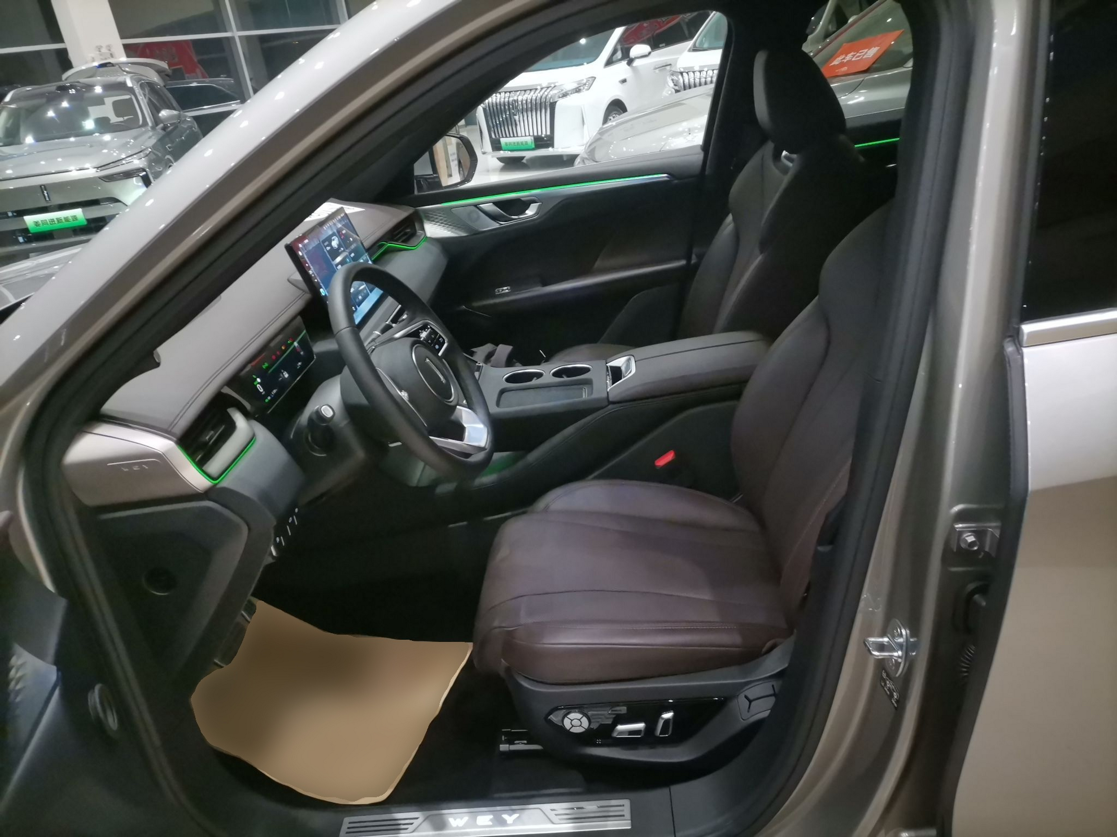 المقاعد الأمامية داخل السيارة