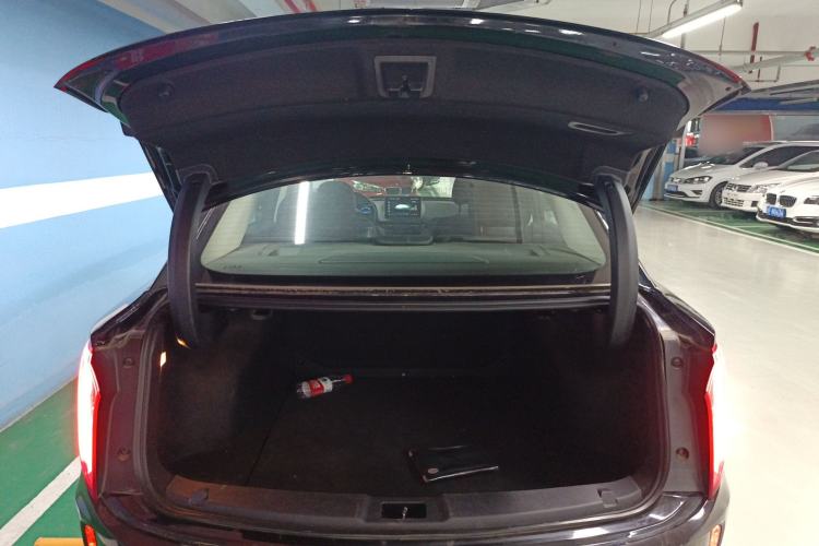 Used Hongqi E-QM5 2022 431 km Charge & Enjoy Edition