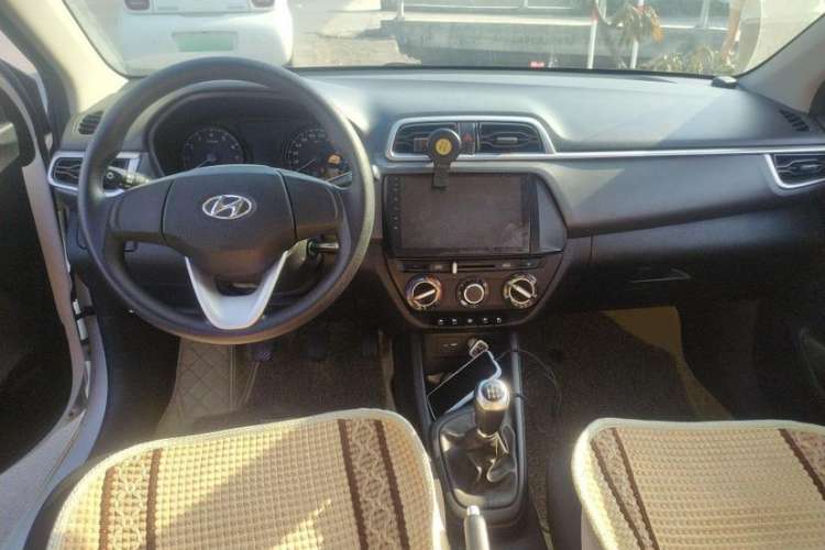 Used Hyundai Verna 2017 1.4L Manual Colorful Skyroof Version China V Standard
