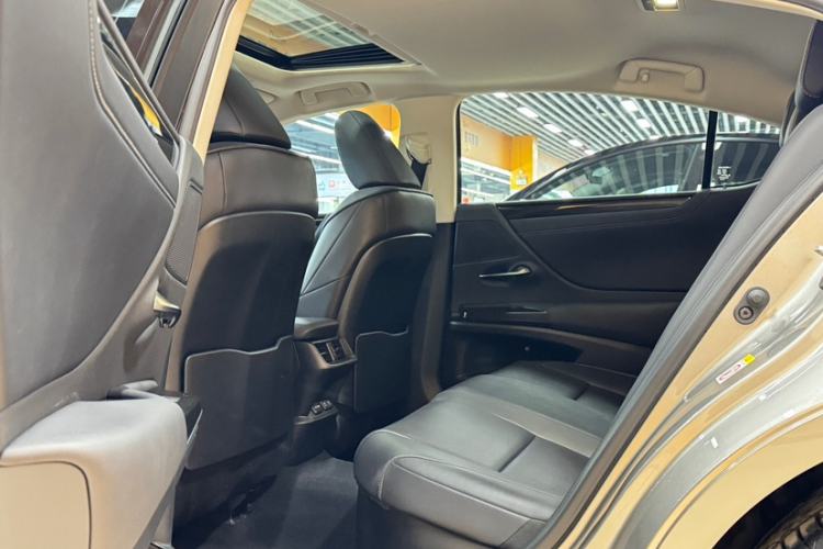 Used Lexus ES 2020 300h Premier Edition