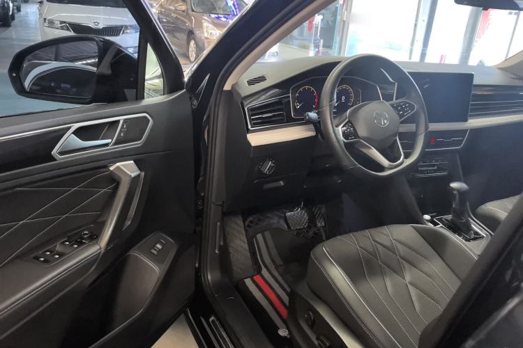 Used Volkswagen Tiguan L 2023 330TSI Automatic Two-Wheel Drive Smart Edition
