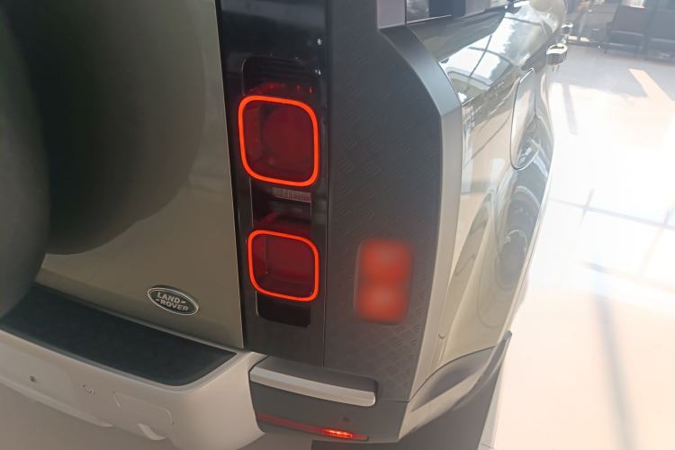 Used Land Rover Defender 2023 Facelift 110 3.0T P400 Dark Edition
