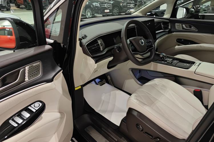 Used Denza D9 2025 DM-i Intelligent Drive 1020 Four-Wheel Drive Flagship Model