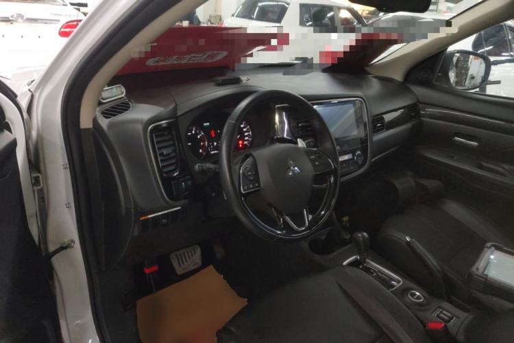 Used Mitsubishi Outlander 2016 2.4L 4x4 Luxury Edition 7-Seater