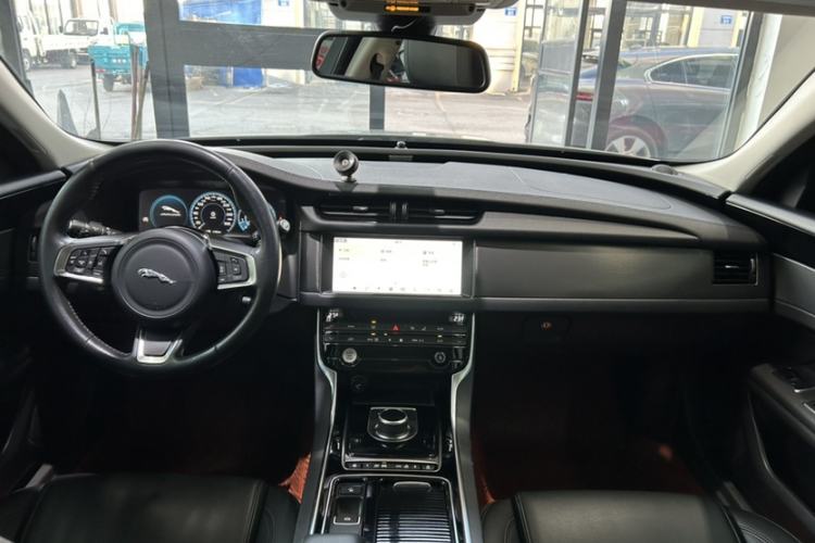 Used Jaguar XFL 2020 XFL 2.0T P200 Two-Wheel-Drive Rally Flag Edition
