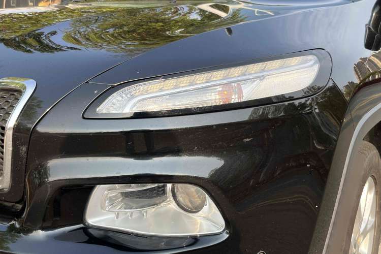 Used  Cherokee 2017 2.4L Leading Smart Edition
