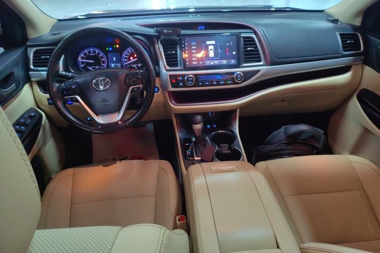 Used Toyota Highlander 2017 2.0T Four-Wheel Drive Luxury Edition 7 Seats