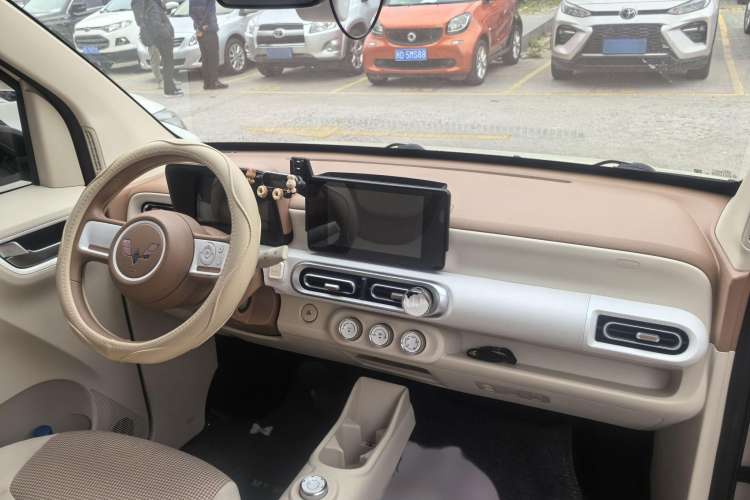 Used Wuling Hongguang MINIEV 2024 3rd Generation 215km Advanced Version
