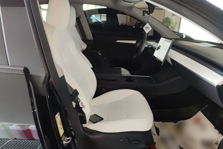 Used Tesla Model Y 2021 Long-Range All-Wheel-Drive Version
