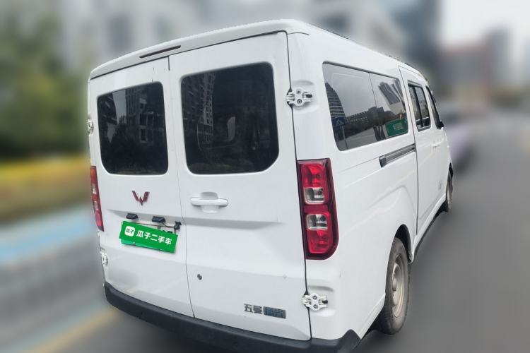 Used Wuling Yangguang 2024 300KM Comfort Version Passenger Van 75kW
