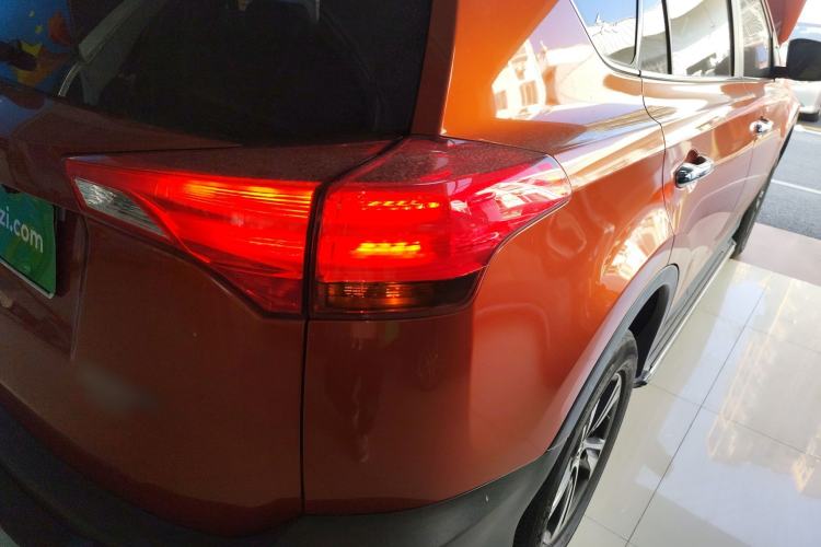 Used Toyota RAV4 2015 2.0L CVT Four-Wheel Drive New Edition
