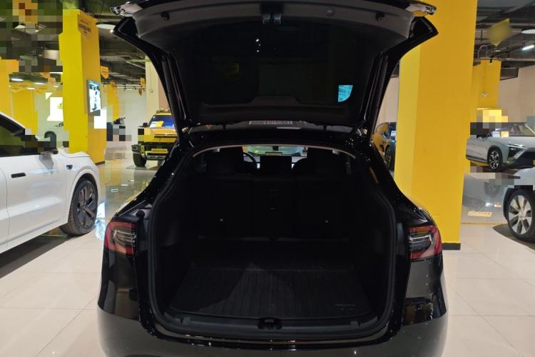 Used Tesla Model Y 2023 Rear-Wheel-Drive Version
