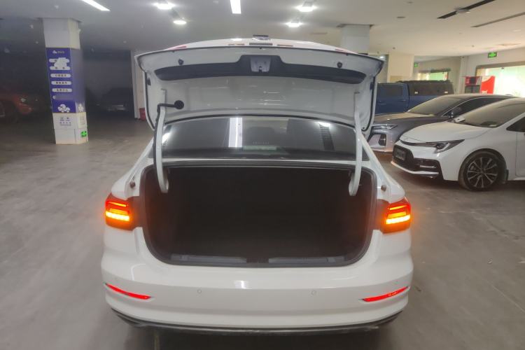 Used Volkswagen Lavida 2022 1.5L Automatic Vision Edition
