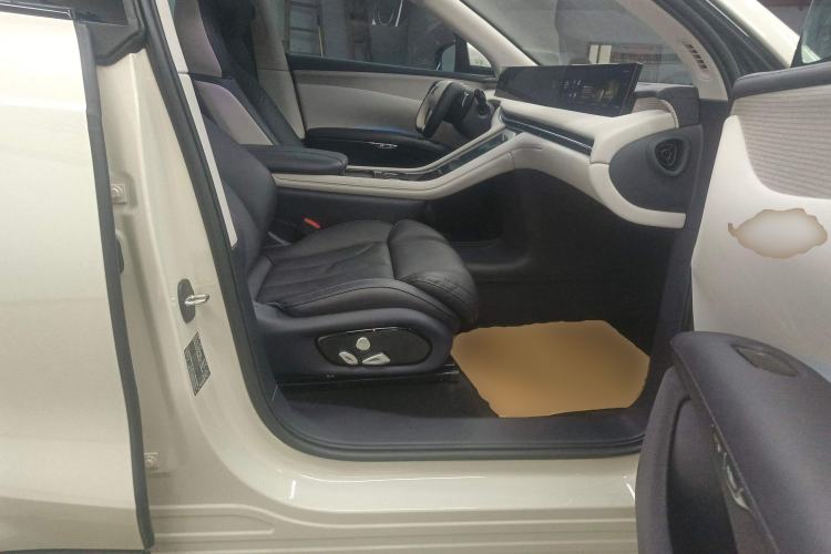 Used  LS7 2023 77 kWh Urban Fit Rear-Wheel Drive
