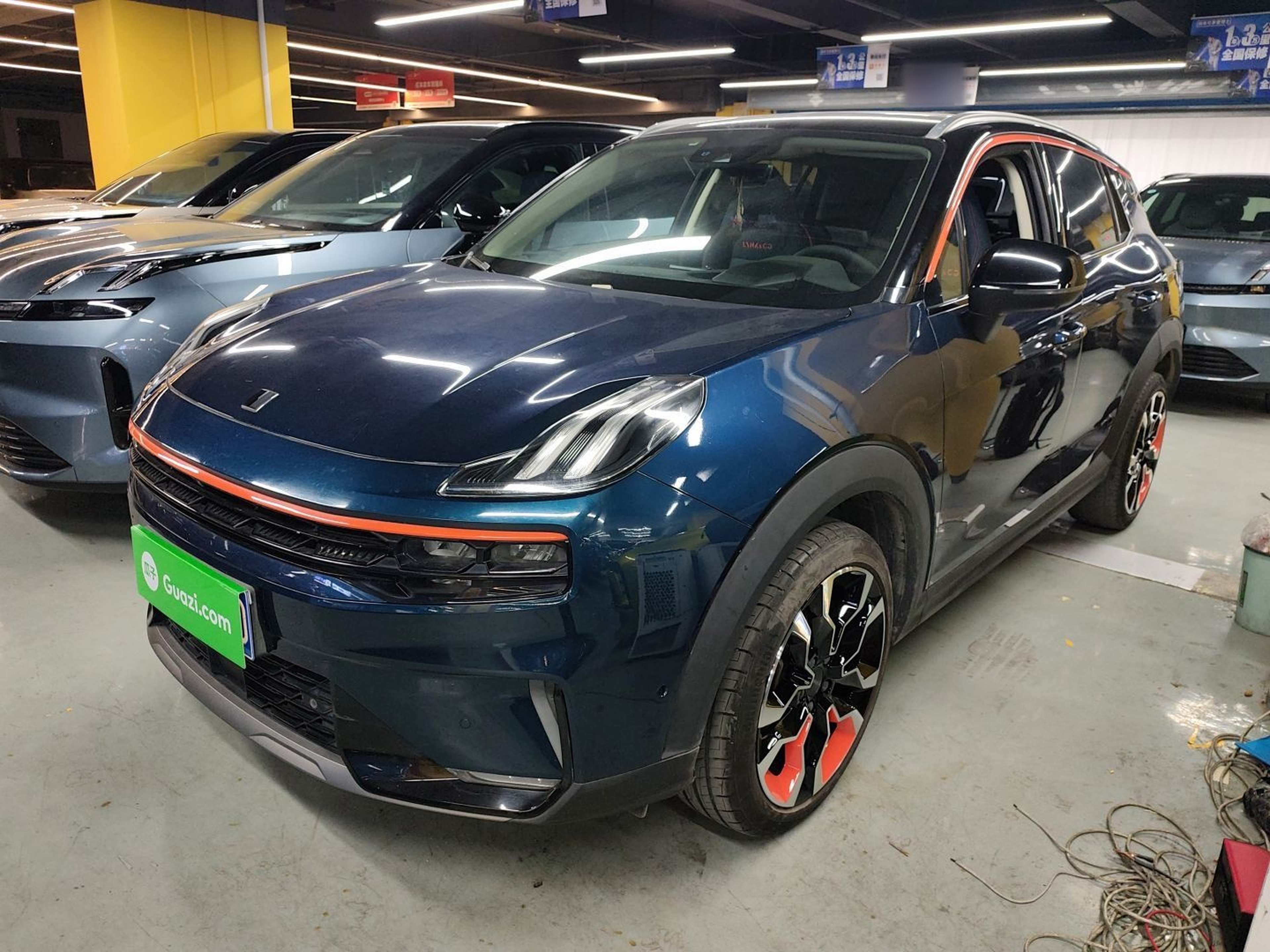 Под передней частью автомобиля