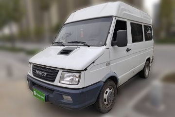Used Iveco Daily 2020 2.5T A35 Passenger Van with Dual Tires Mid-Roof Design 5-9 Seater Side-Sliding Door China V Emission Standard