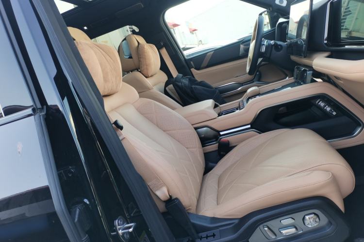 Used  Leopard 8 2025 Smart & Brave Flagship Edition 6 Seats
