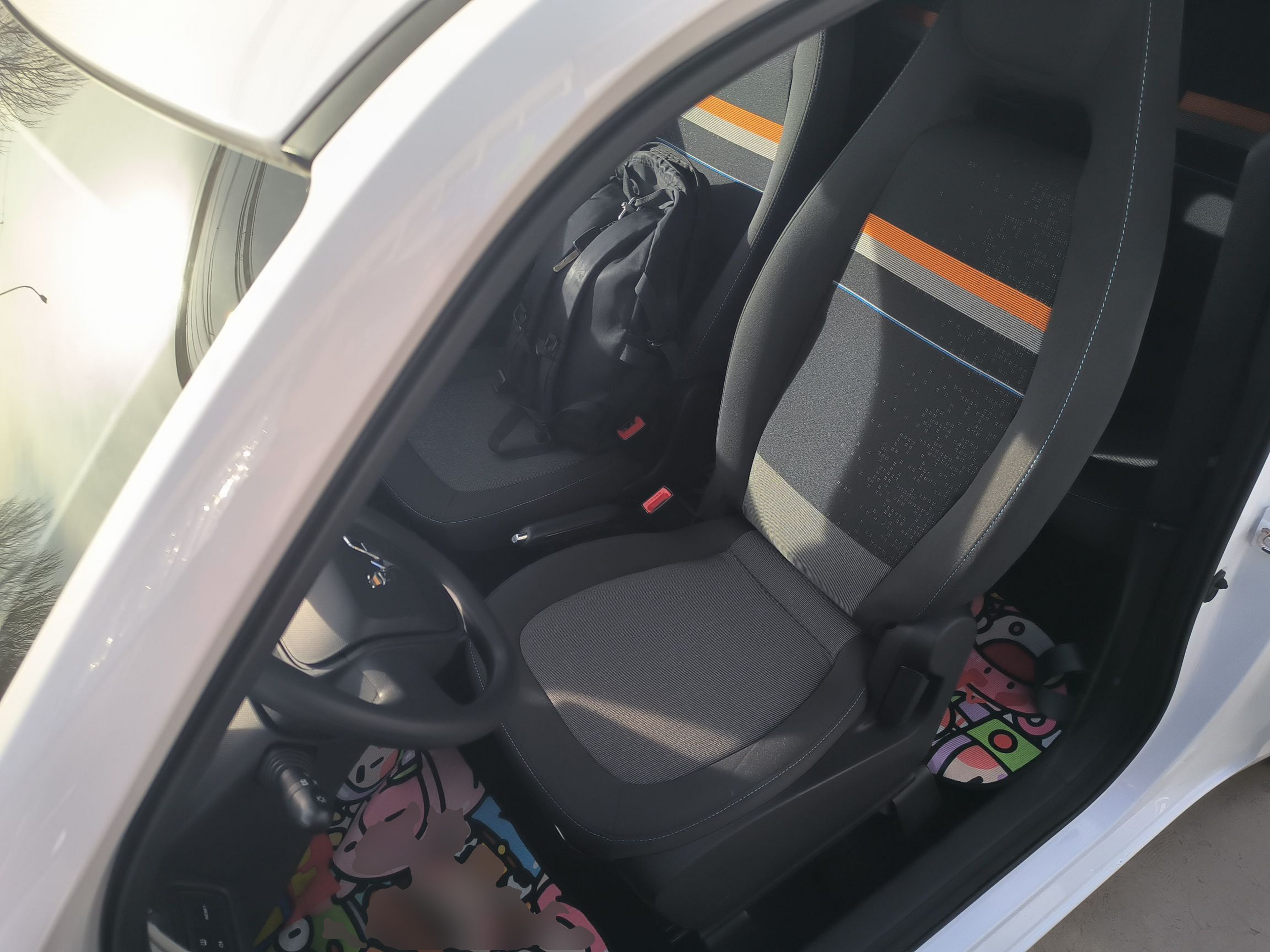 المقاعد الأمامية داخل السيارة