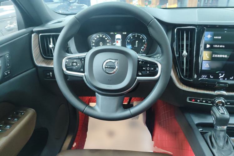 Used Volvo XC60 2021 T5 4x4 Smart Luxury Edition