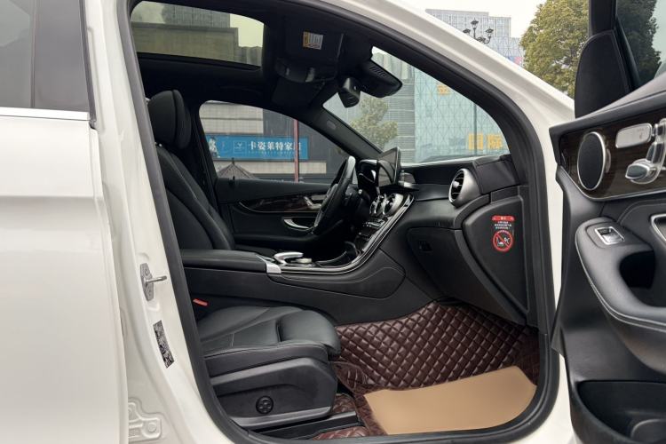 Used Mercedes-Benz GLC 2018 Facelift GLC 260 4MATIC Luxury Edition
