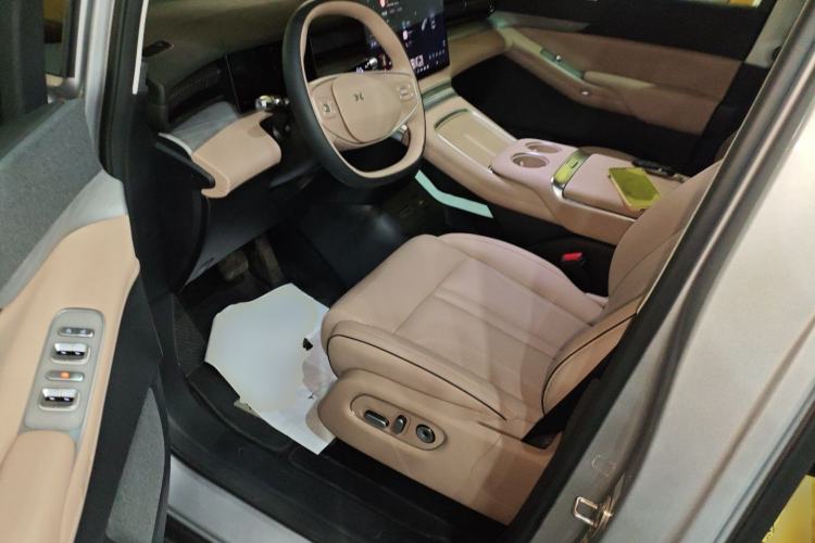 Used XPeng X9 2024 702 Ultra-Long Range Pro
