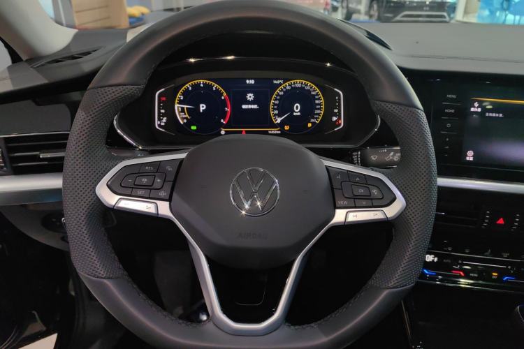 Used Volkswagen Passat 2025 Premium Version 380TSI Dragon Edition
