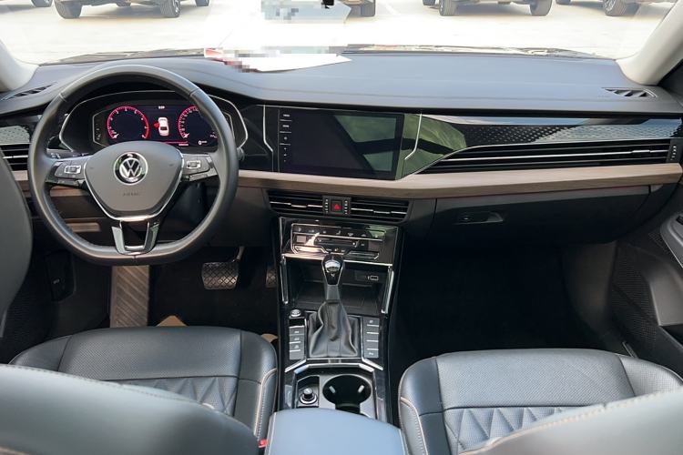 Used Volkswagen Passat 2020 Revised Version 330TSI Luxury Edition China VI Standard
