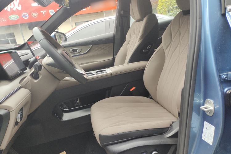 Used Chery Tiggo 8 PLUS C-DM 2025 1.5T 116 km Prestige Version 5 Seats
