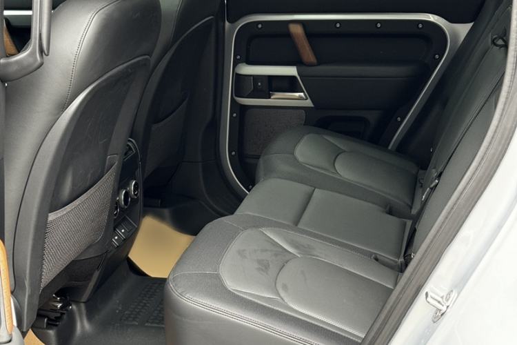 Used Land Rover Defender 2023 Facelift 110 3.0T P400 X-DYNAMIC HSE
